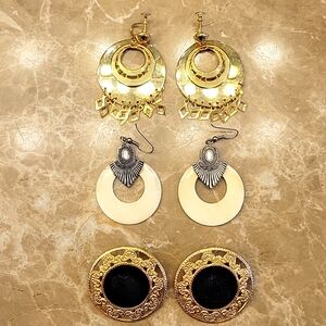 Set of 3 Pairs of Earrings & 1 Pearl & Rhinestoned Pin